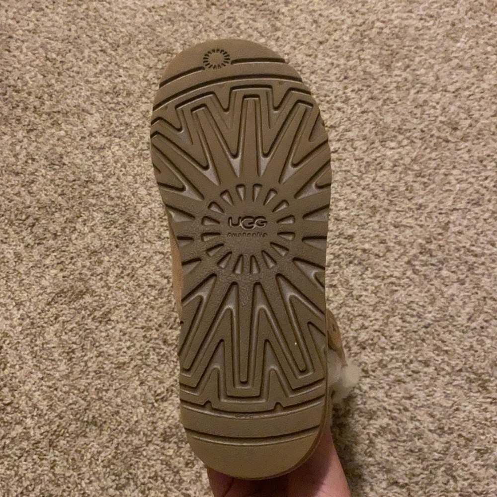 UGG Bailey Suede Triplet II Size 8 - Picture 5 of 10